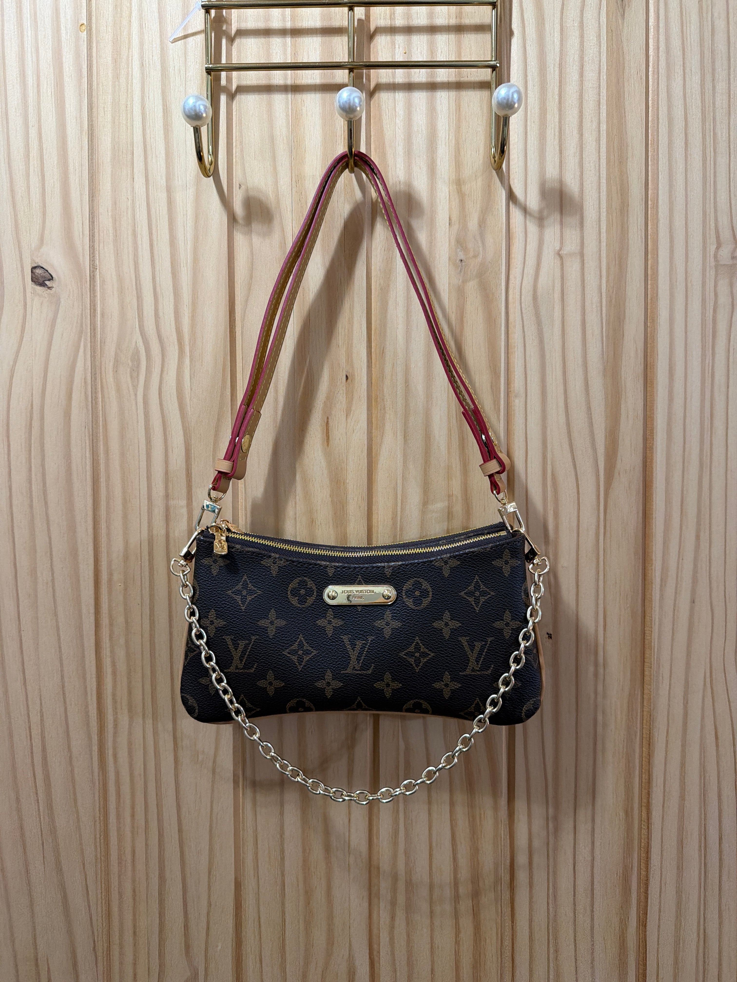 LV Pochette Liv